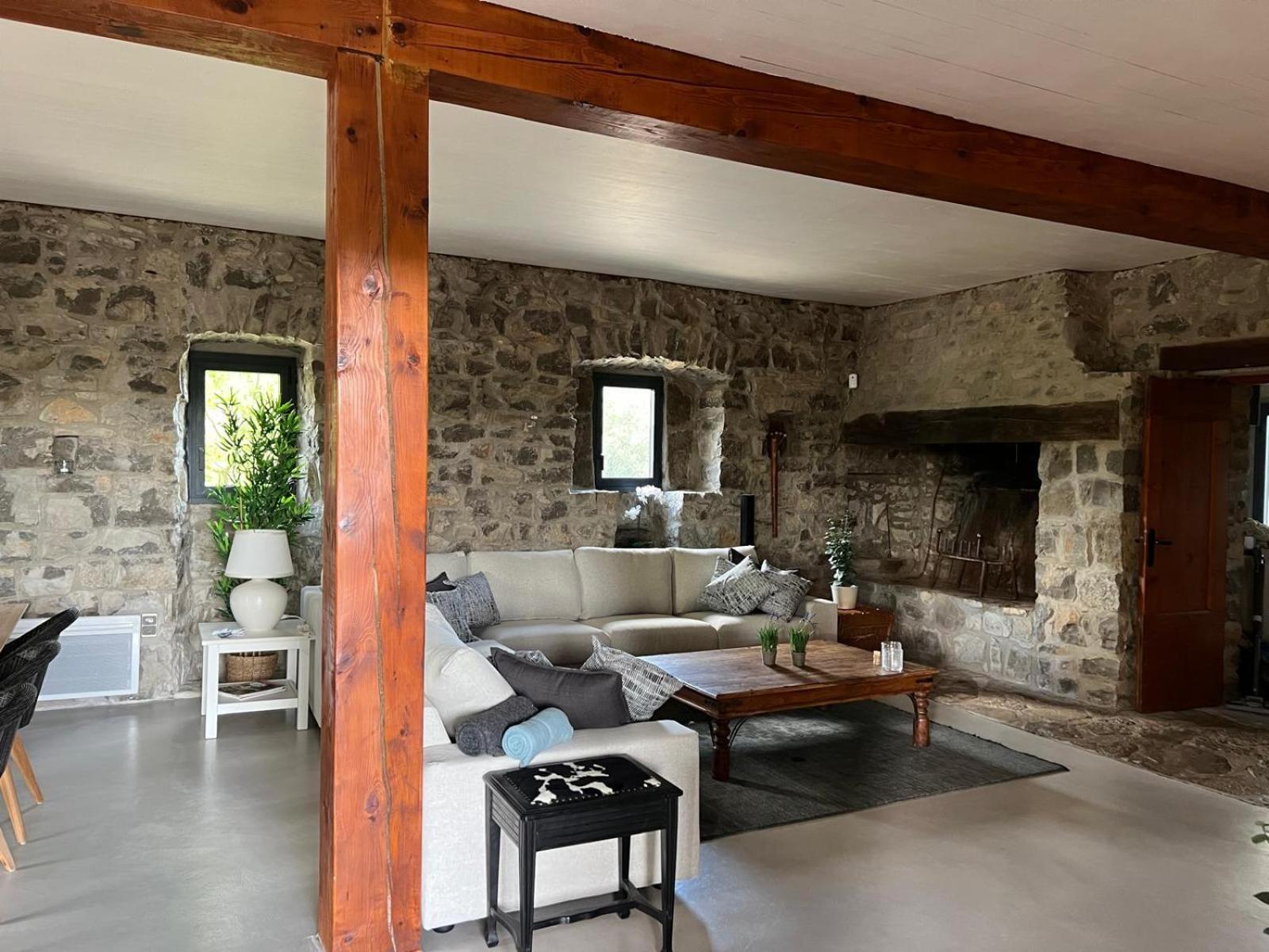 莱旺Luxurious Family House With Pool In Ardeche.别墅 外观 照片